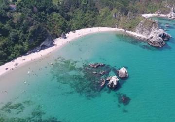 تتوفر في شيله أجمل الشواطئ التي توفر لزائريها تجربة استرخاء مميزة بأجوائها الساحرة