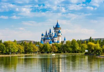 مؤسسة سازوفا للعلوم والثقافة والفنون من الأماكن في إسكي شهير الشهيرة