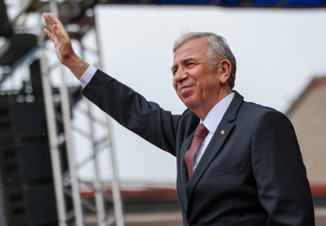 حقق حزب الشعب الجمهوري المعارض تفوقاً على حزب العدالة والتنمية للمرة الأولى منذ تأسيس الأخير