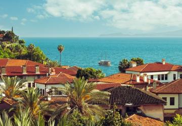 تقع ولاية أنطاليا على حدود جبل طوروس من الجنوب الغربي