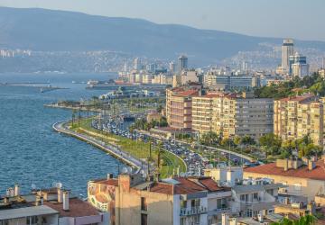 أصبحت İzmir عاماً بعد آخر ذات أهمية كبيرة بين المواطنين الأتراك والأجانب