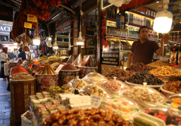 تمثل أسواق البهارات جنوبي تركيا مراكز تجارية وسياحية مهمة