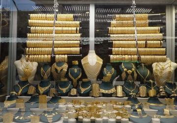 يلجأ الكثير من العرب والسوريين لشراء الذهب أو المجوهرات من تركيا لأغراض متنوعة