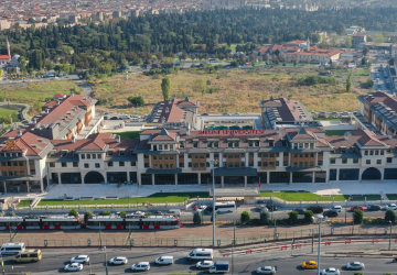 تنتشر في تركيا العديد من الجامعات الخاصة التي تتميز بجودة التعليم فيها مثل جامعة البيروني الخاصة في إسطنبول