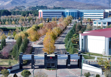 تجمع دراسة العلاقات الدولية في تركيا بين العلوم السياسية و الاقتصاد و القانون