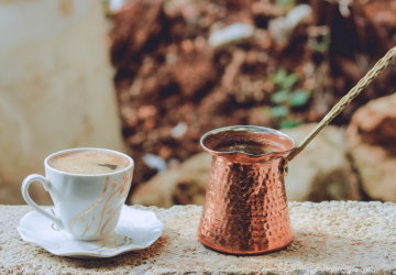 يختلف سعر أفضل ماكينة قهوة تركية حسب الطراز ومن متجر إلى آخر