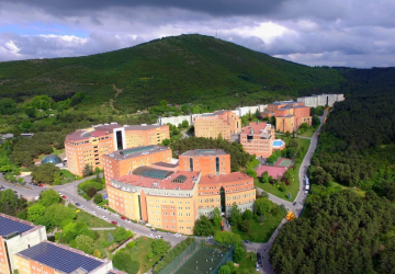 تقع جامعة يدي تبة التركية الخاصة في إسطنبول شمال غربي تركيا