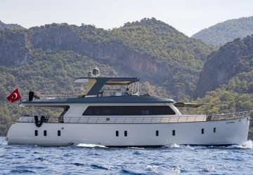 تنتشر على طول سواحل تركيا العديد من الموانئ والمراسي التي توفر خدمات عالية الجودة