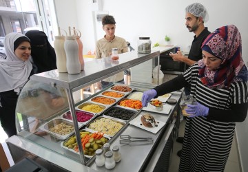 تضم مطاعم ومتاجر اسطنبول أنواعاً وأصنافاً مختلفة من المأكولات