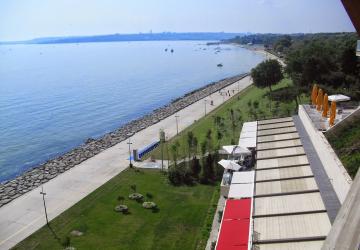 تتميز حديقة فلوريا بموقعها المميز وقد تم افتتاحها سنة 1994