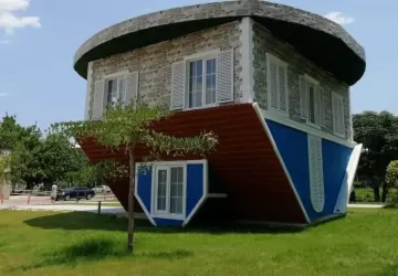 تجمع تركيا بين تاريخها العريق وطبيعتها الساحرة ومعالمها التي يبدو بعضها غريباً مثل البيوت المقلوبة