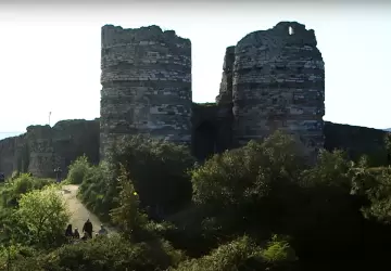 تحتل القلاع في تركيا مكانة بارزة في عرض التاريخ والتراث الثقافي المتنوع للبلاد