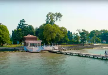 تأتي مدينة يلوا على رأس قائمة المدن التي تجمع بين الهدوء والجمال الطبيعي