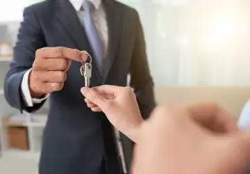 تحظى المعاملات العقارية بمختلف أنواعها باهتمام حكومي كبير منها معاملات الوكيل العقاري