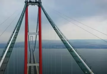 تم استخدام أحدث التقنيات ومواد البناء المتقدمة خلال تشييد جسر جناق قلعة التركي