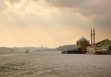 تتضمن تطبيقات الصلاة في إسطنبول معلومات عن الأذان وتفاصيل أخرى تهم كل مقيم في تركيا