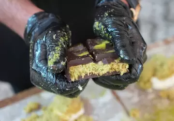 تحظى الشوكولاتة التركية وما يعرف باسم شوكولا دبي باهتمام كبير وصل لدرجة الترند