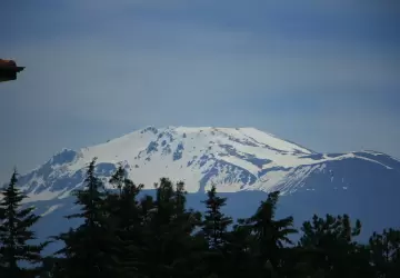 تبعد قمم جبال أولوداغ عن مركز مدينة بورصة حوالي 40 كيلو متراً