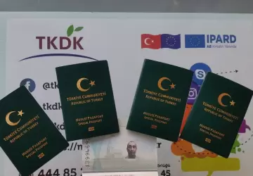 يسمى جواز السفر الأخضر التركي باللغة التركية Yeşil Pasaport