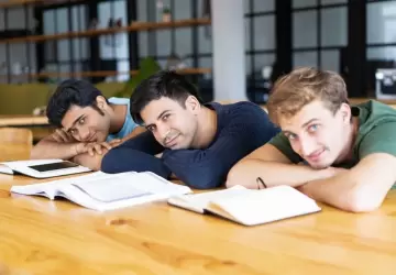 يحتار بعض الطلاب الراغبين بالتسجيل في الجامعات التركية باختيار تخصصات الدراسة في تركيا