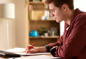 تُعد كتابة البحث العلمي جزءًا أساسيًا للنجاح في الجامعات التركية خاصة في مرحلة الدراسات العليا