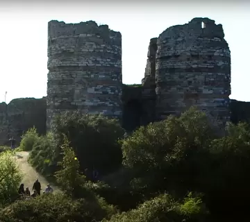 تحتل القلاع في تركيا مكانة بارزة في عرض التاريخ والتراث الثقافي المتنوع للبلاد