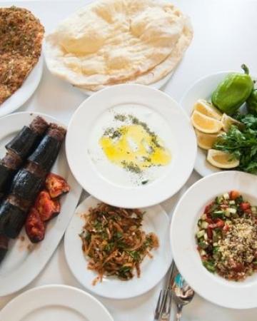 توفر أماكن الفطور في غازي عنتاب تجربة خيارات الفطور البيتي الشهي واللذيذ بأصنافه المختلفة