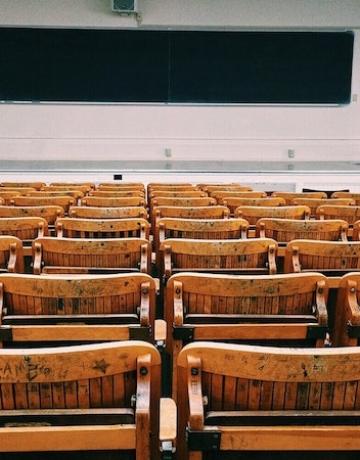 يعاني الكثير من الطلاب العرب والسوريين ضمن الجامعات التركية من غلاء الدراسة الجامعية في تركيا 2023