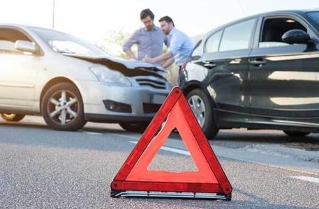 تفرض قوانين السير التركية على مرتكبي أي حادث مروري في تركيا أن يكتبوا تقرير الحادث بأنفسهم إن لم ينتج عنه جرحى أو قتلى