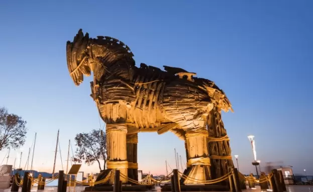 مجسم حصان طروادة في مدينة تشانكالي