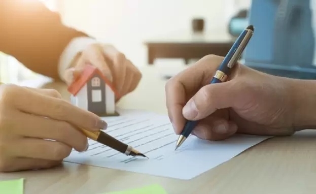 يمنح الطابو في تركيا ذو اللون الأحمر للعقارات السكنية مثل الشقق أو الأبنية أو المحلات