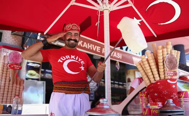 مثلجات مرعش من أشهر وأكثر الأطعمة المفضلة في الصيف