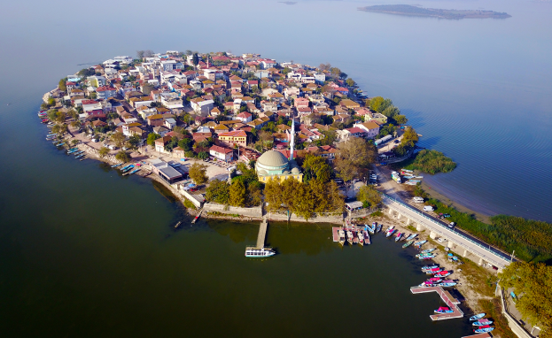 بحيرة أولوبات من أجمل وأكبر البحيرات الطبيعية في تركيا