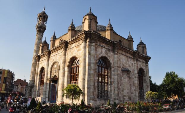 مسجد العزيزية أحد مساجد قونيا الجميلة