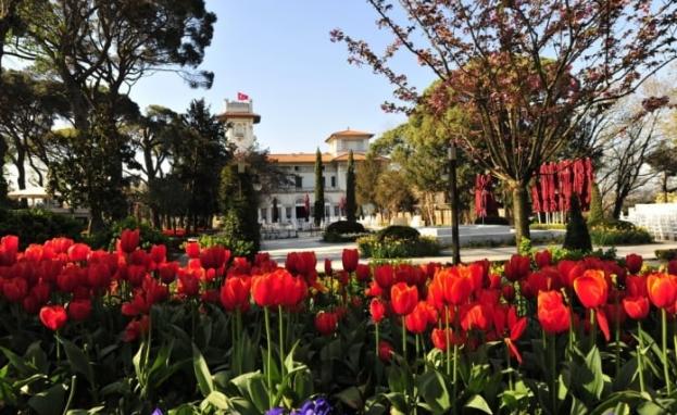 حديقة الخديوي إحدى أجمل حدائق الزهور في إسطنبول