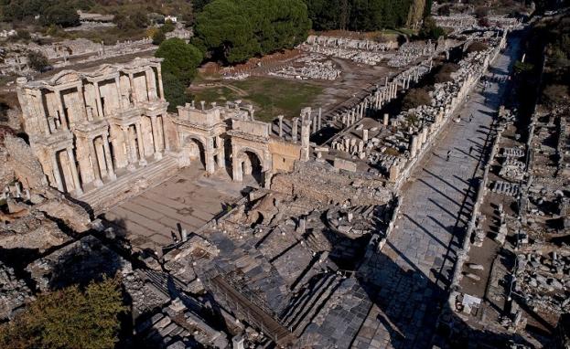 مدينة أفس إحدى أشهر المدن الأثرية في تركيا