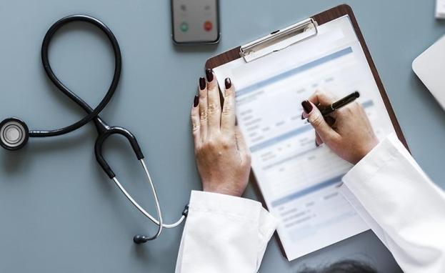 تلزم لائحة الصحة والسلامة المهنية الموظف بالحصول على التقرير الطبي قبل البدء بعمل جديد