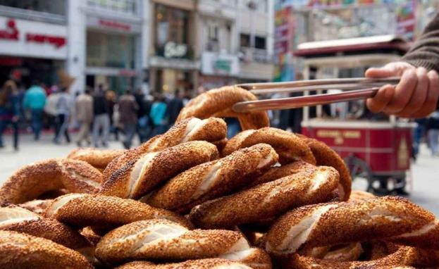 سعر صرف الليرة التركية مقابل الدولار بلغ مطلع نوفمبر/تشرين الثاني نحو 18 ليرة تركية