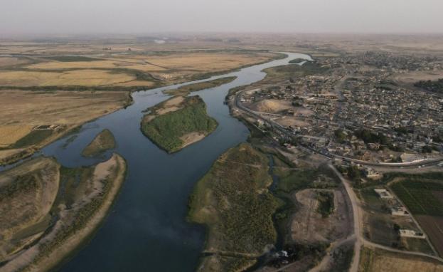تقاطع نهري دجلة والفرات في العراق