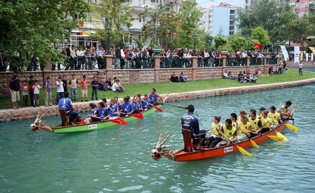 يحظى الطلاب في تركيا بالعديد من الفرص التي تمكنهم من المضي قدما في مشوارهم التعليمي