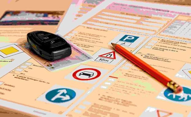 ملزمة لتعلم قوانين المرور والإشارات باللغة التركية