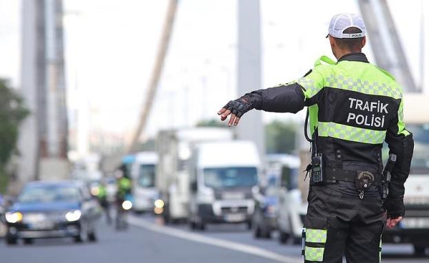 قد يتعرض الأجانب المقيمون لعدد من المخالفات المرورية في تركيا