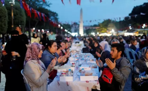 رمضان تركيا 2023.. موائد الرحمن عادة أصيلة لا تغيب عن الشهر الفضيل