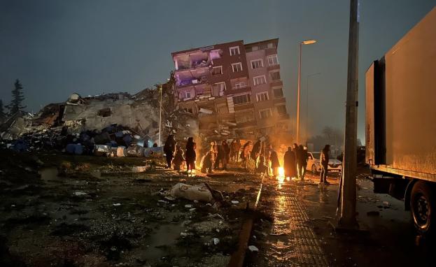 زلزال تركيا بلغت قوته 7.4 درجة على مقياس ريختر