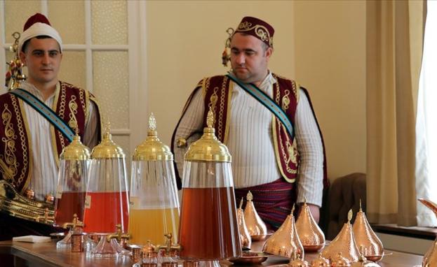 الشربات العثماني الضيف الدائم على مائدة السلاطيين العثمانيين