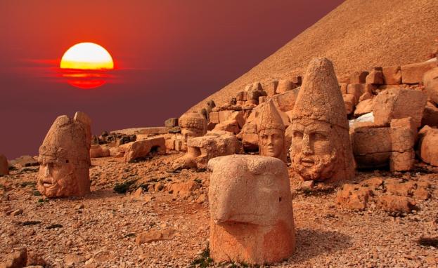 جبل نمرود في تركيا Nemrut Dağı