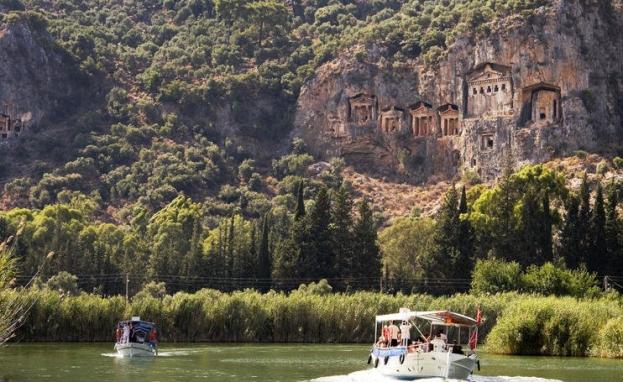 تعد منطقة داليان التابعة لولاية موغلا موقعاً مميزاً للسياحة وتقع بين مرماريس وفتحية