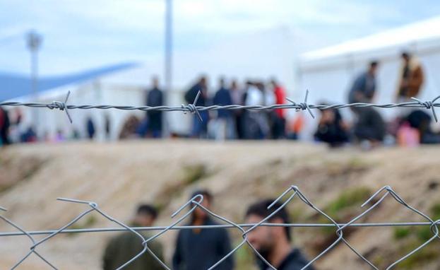 تدور التساؤلات عن آلية سجن الأجانب ضمن مراكز الترحيل في تركيا وما يرتبط بذلك من قرارات