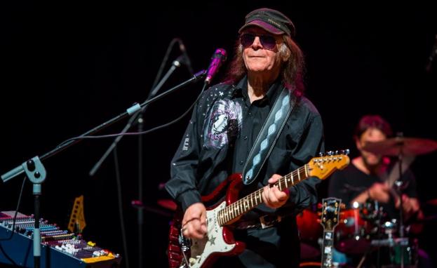 كان  المغني التركي إركين كوراي يعيش في كندا منذ فترة طويلة وجاءت وفاته عقب تعرضه لنوبة مرضية