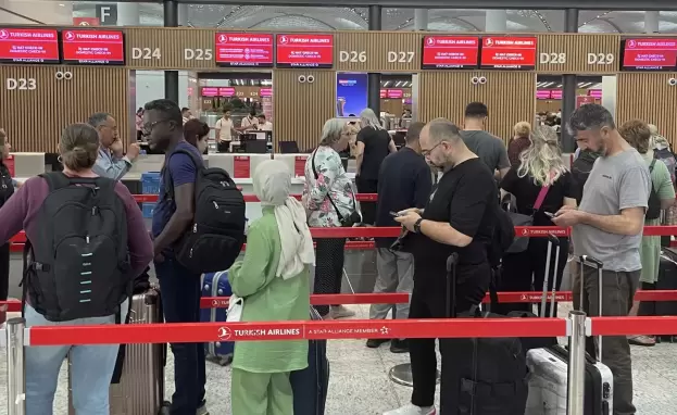 يتعرض المواطنون الأجانب لعقوبة حظر الدخول إلى تركيا في حال مخالفتهم قواعد الإقامة القانونية